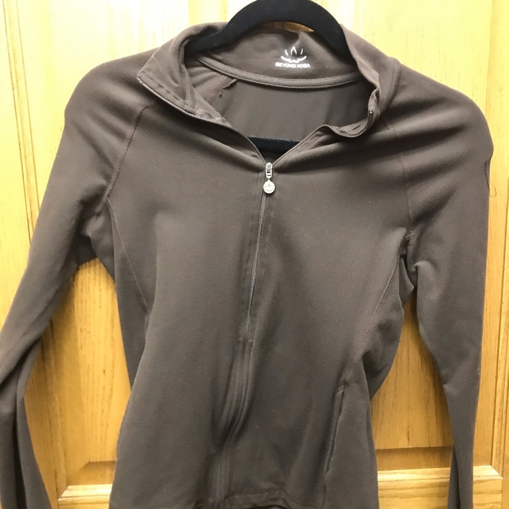 Beyond Yoga brown zip up size xs
